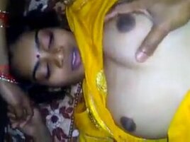 Indian guy penetrates GF's unshaved peach at home