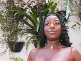 African babe gives her new bf a taste of her wet cunt