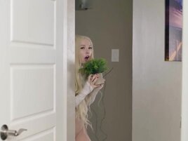 Kenzie Reeves  wants her stepbrother to work on her vag