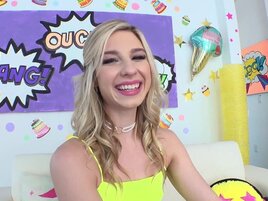Blondie with a skinny body wants to get fucked in the ass