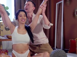 Wild babe works out and shows her big tits before cumming