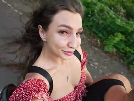 Roadside fuck with a brunette who wants take strange dicks