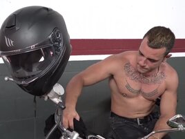 Strong and dangerous dude fucking a kinky MILF