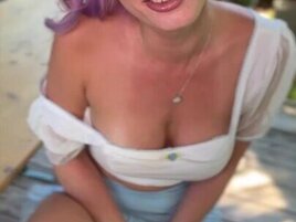 Hot chick with pink hair deepthroats a schlong