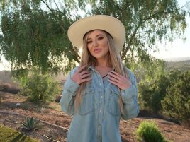 Country girl Blake Blossom gives JOI while showing off