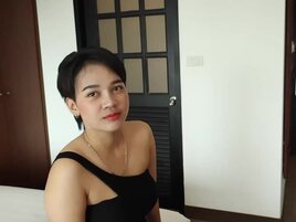 Thai babe with short hair is ready to take on a BWC